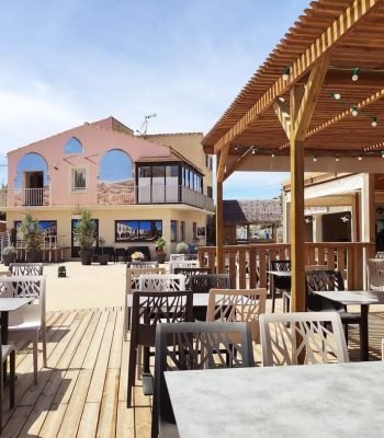 Restaurant, bar & glacier
